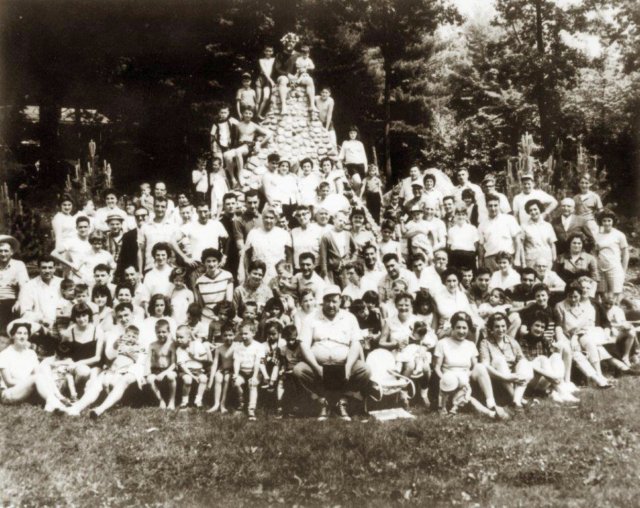 agingerellifamilypicnic.jpg